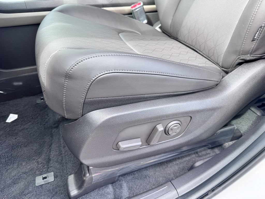 New 2026 Kia Carnival FWD image 24