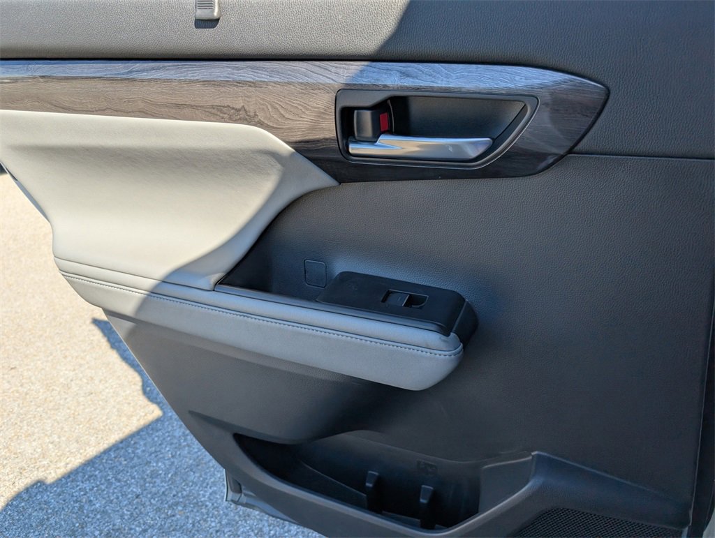 Used 2020 Toyota Highlander Limited image 28