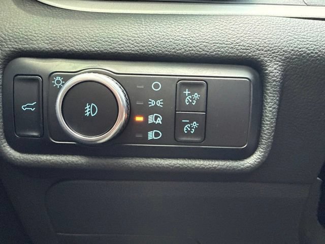 Used 2023 Ford Explorer XLT w/ Equipment Group 202A AWD/4WD image 23