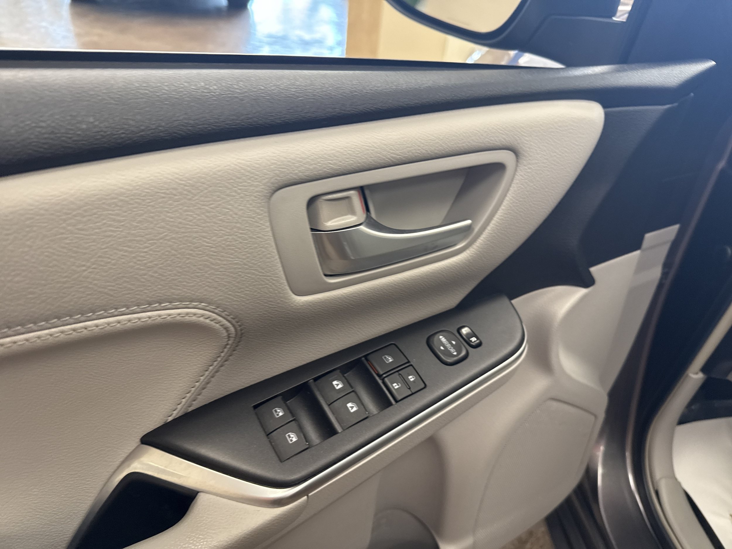 Used 2015 Toyota Camry XLE FWD image 40
