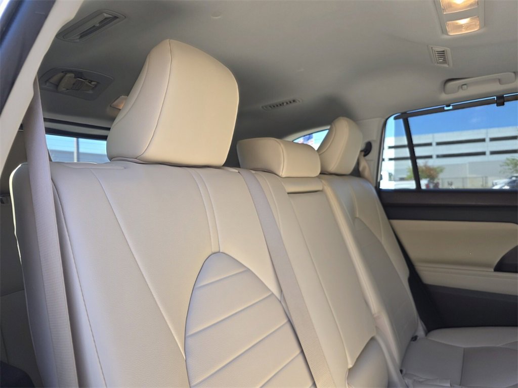 Certified 2022 Toyota Highlander XLE image 18