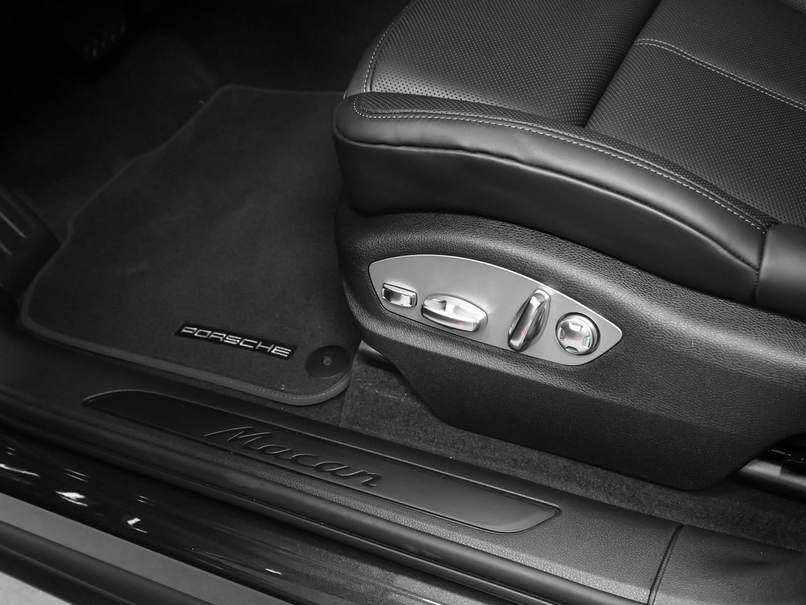 New 2026 Porsche Macan AWD/4WD image 27