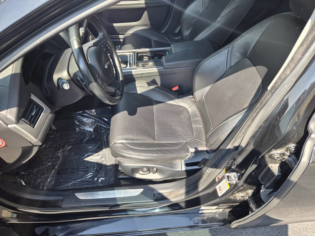 Used 2016 Jaguar XF Prestige image 13