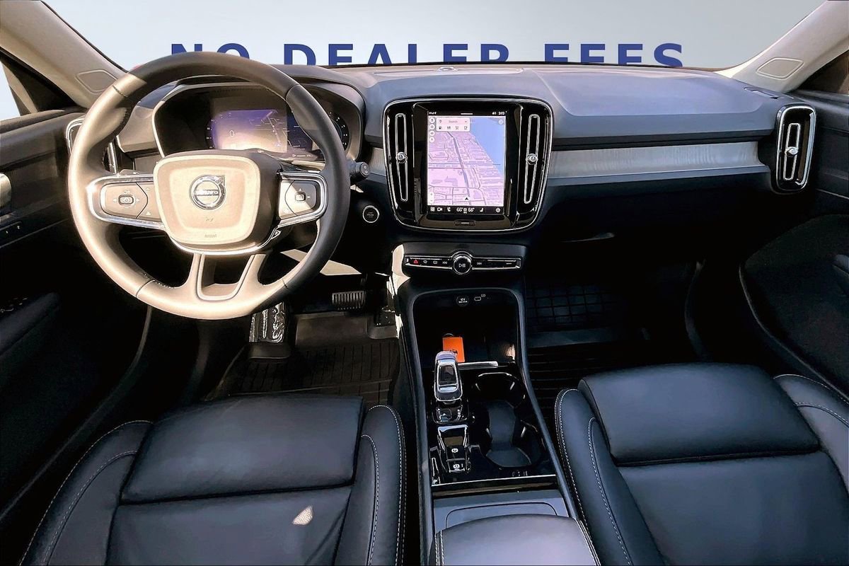 Used 2023 Volvo XC40 B5 Plus w/ Driver Assist Package image 7
