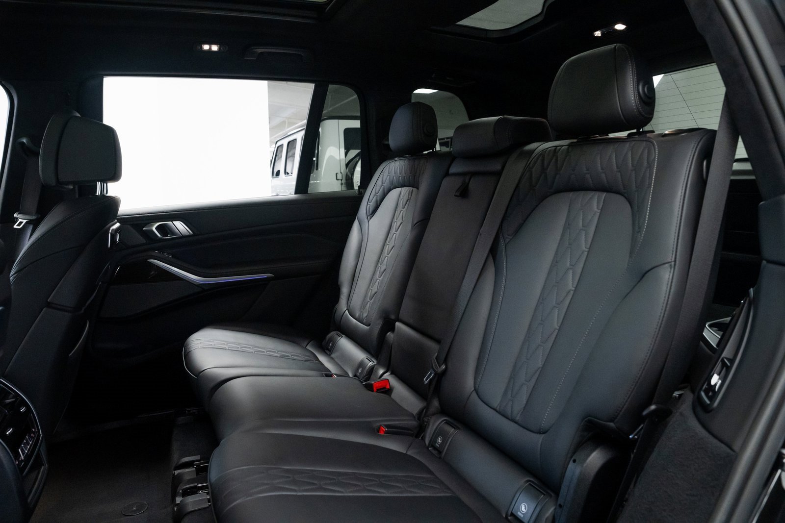 Used 2023 BMW X7 M60i w/ Executive Package image 20