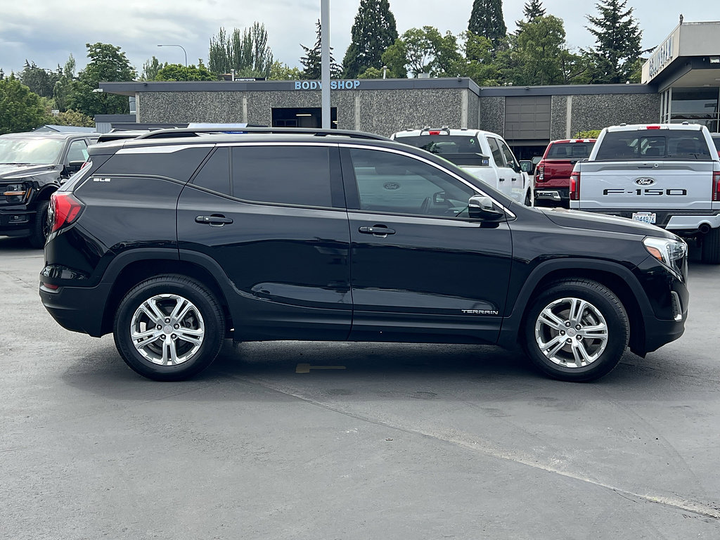 Used 2018 GMC Terrain SLE w/ Driver Convenience Package FWD image 4