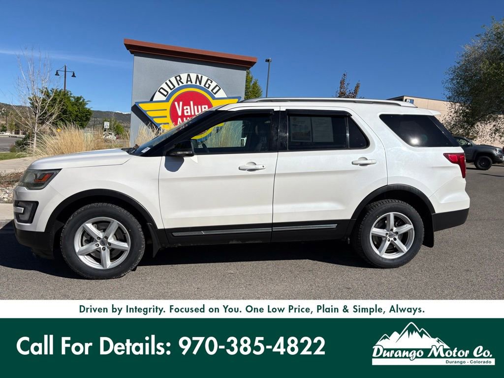 Used 2017 Ford Explorer XLT w/ Equipment Group 202A image 3