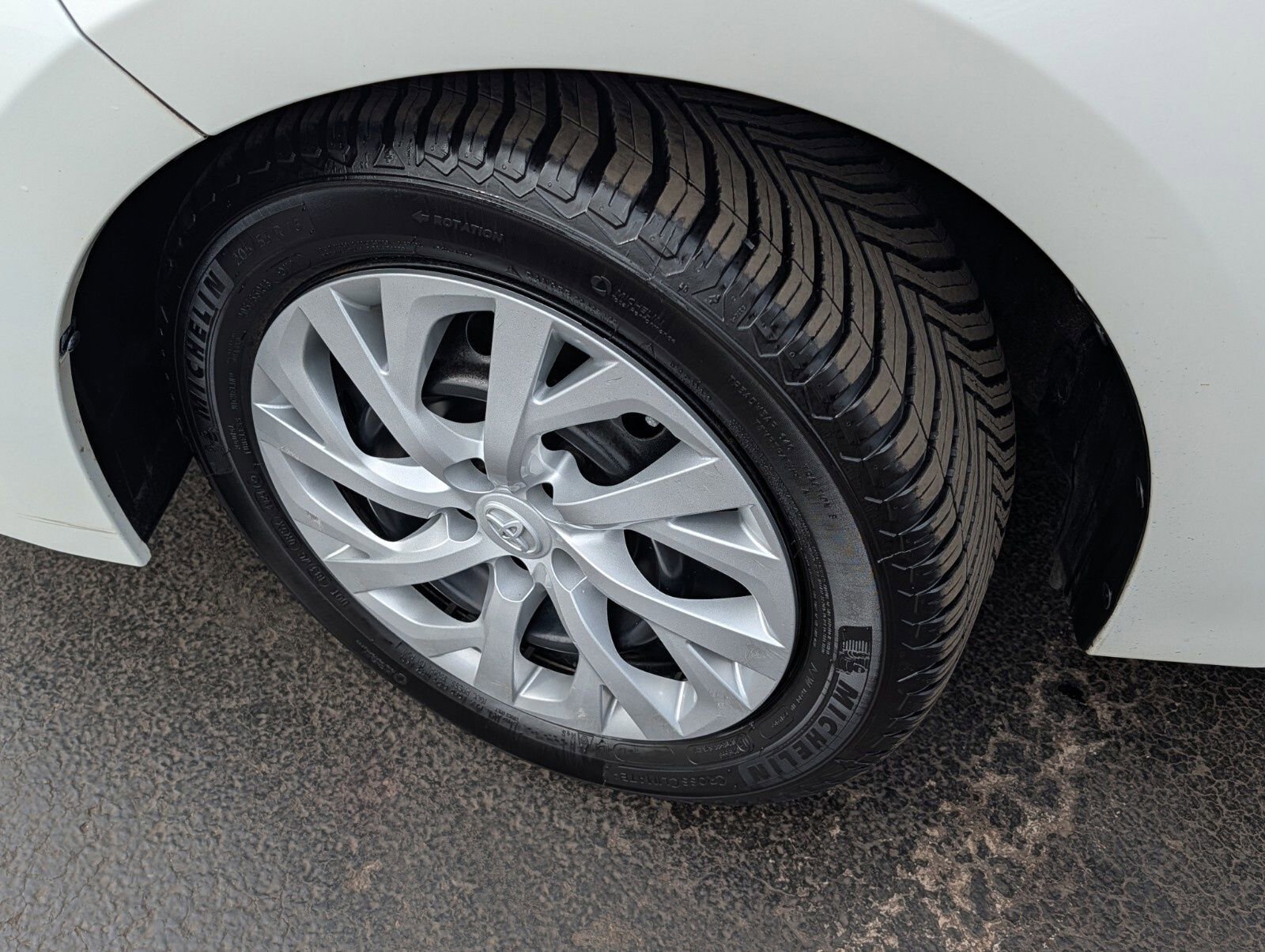 Used 2018 Toyota Corolla LE image 14