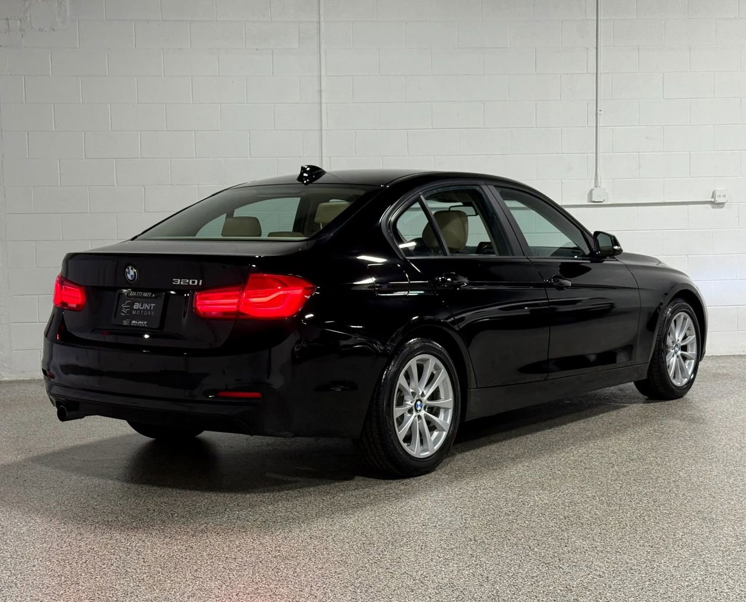 Used 2016 BMW 320i Sedan RWD image 8