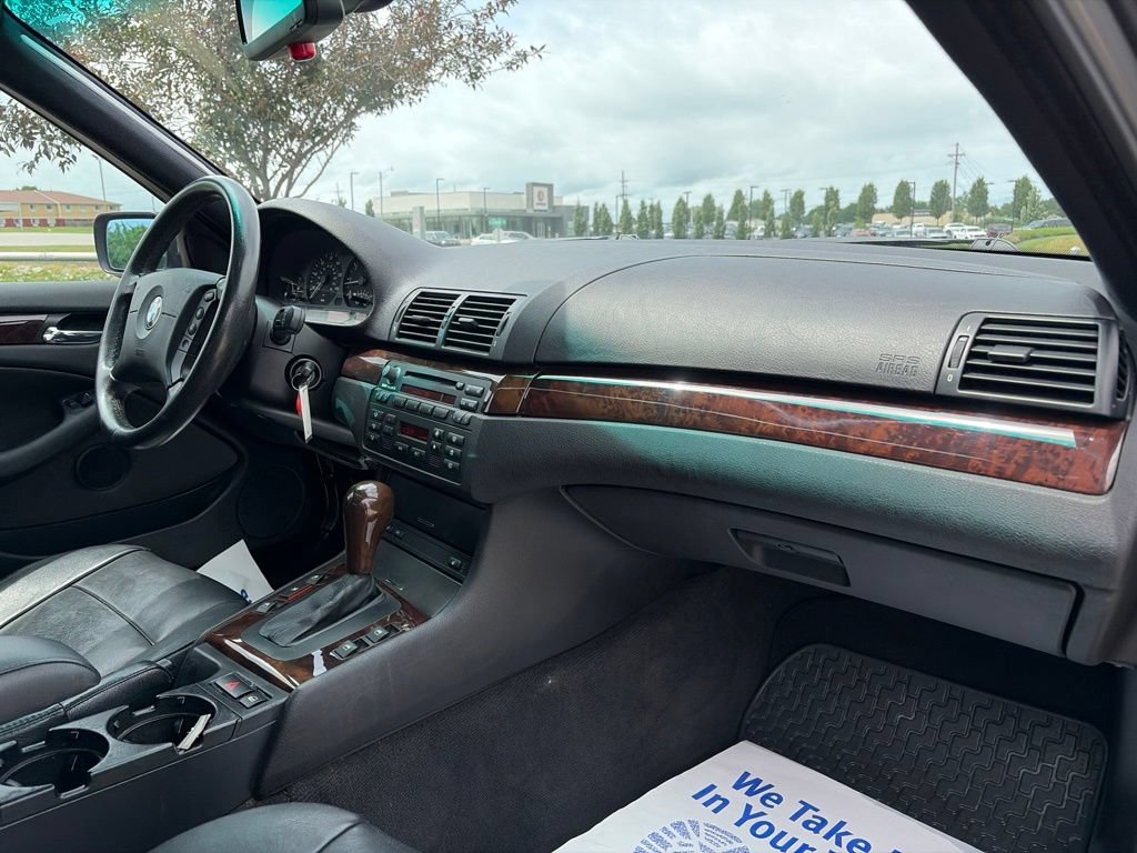 Used 2004 BMW 325i Sedan RWD image 24