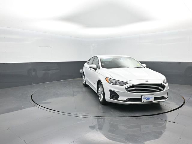 Certified 2019 Ford Fusion SE image 2
