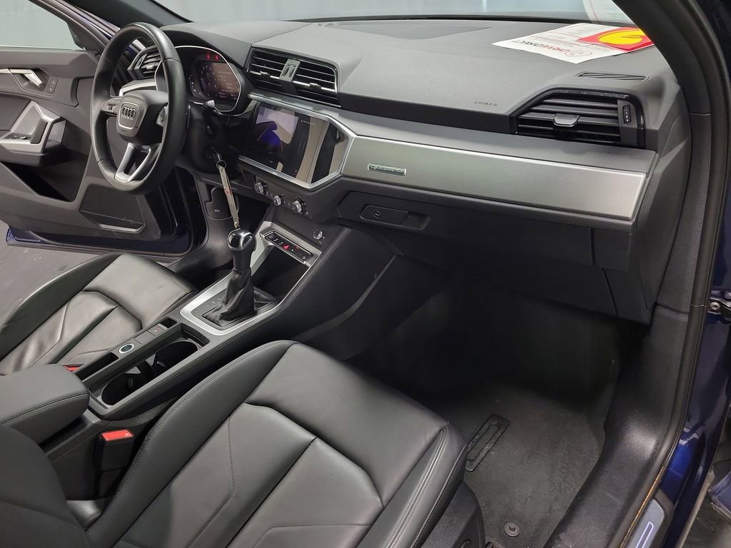 Used 2025 Audi Q3 2.0T Premium image 24