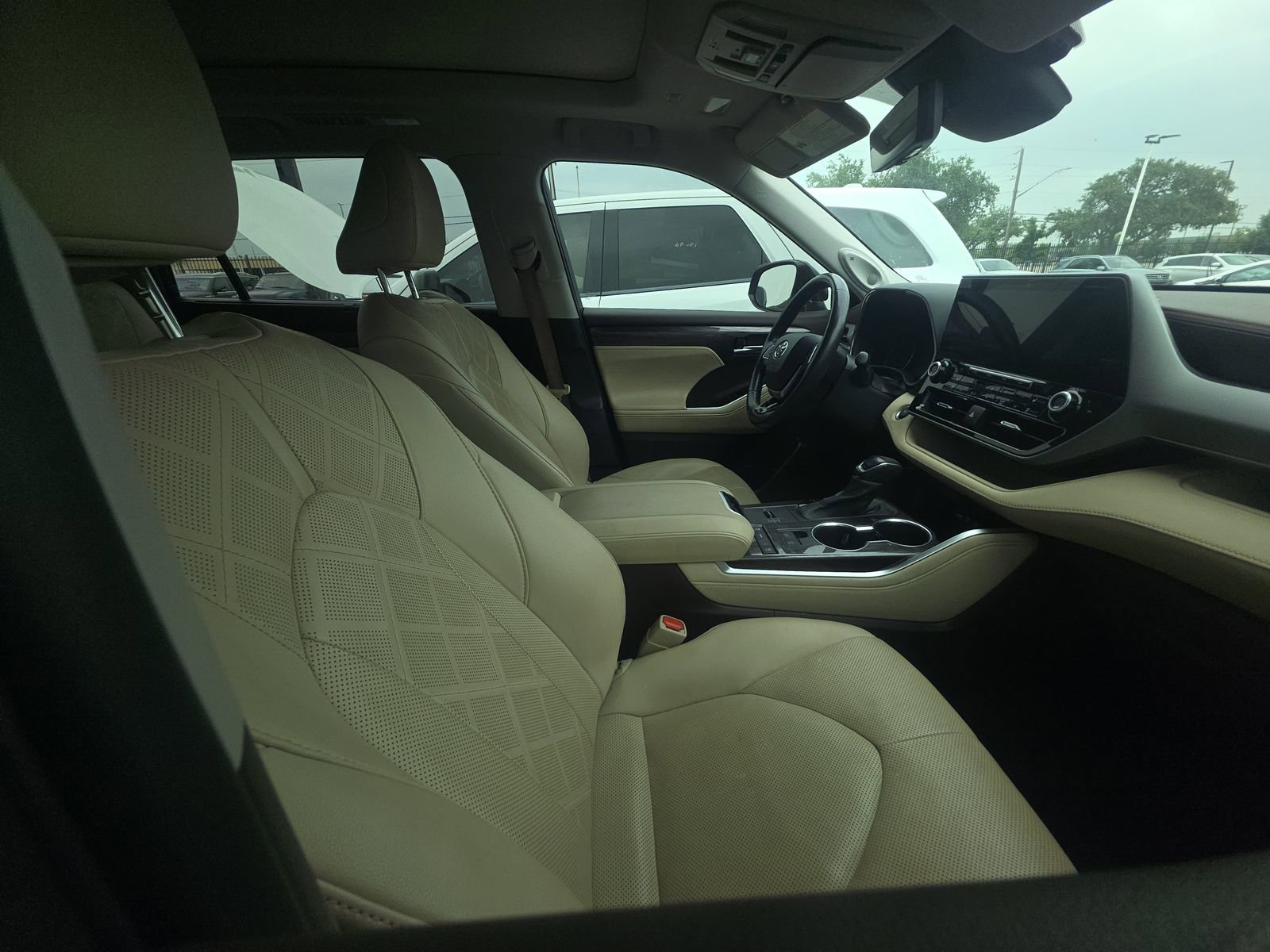 Used 2020 Toyota Highlander Platinum FWD image 17