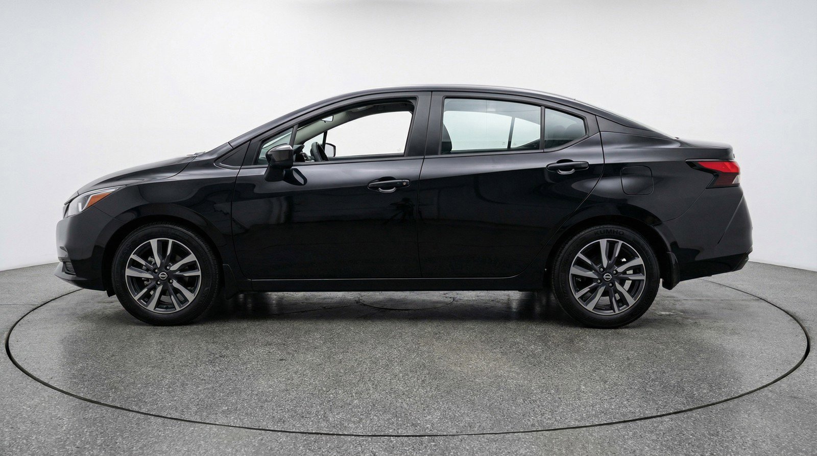 Used 2025 Nissan Versa SV image 5
