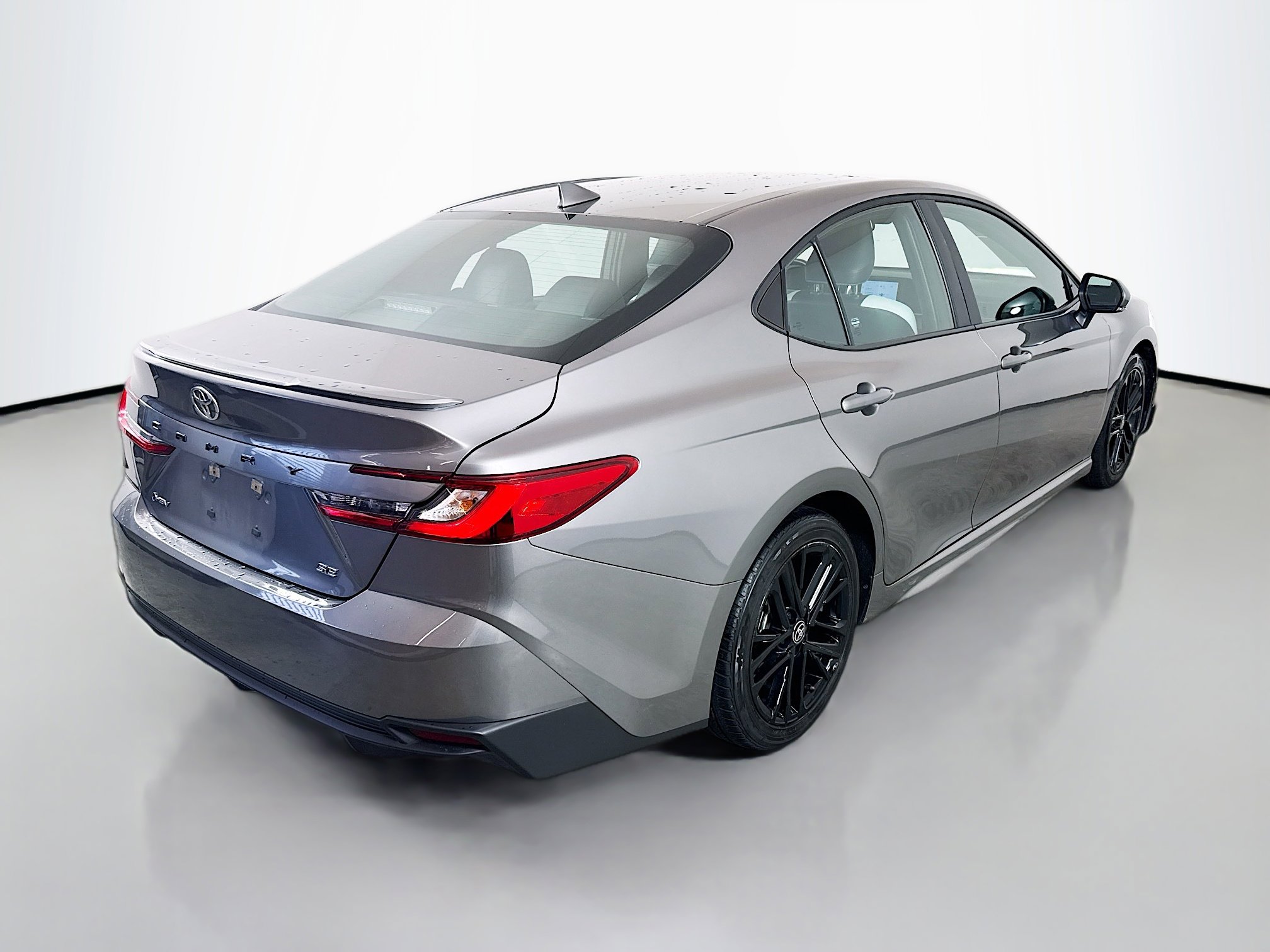 Used 2025 Toyota Camry SE image 7