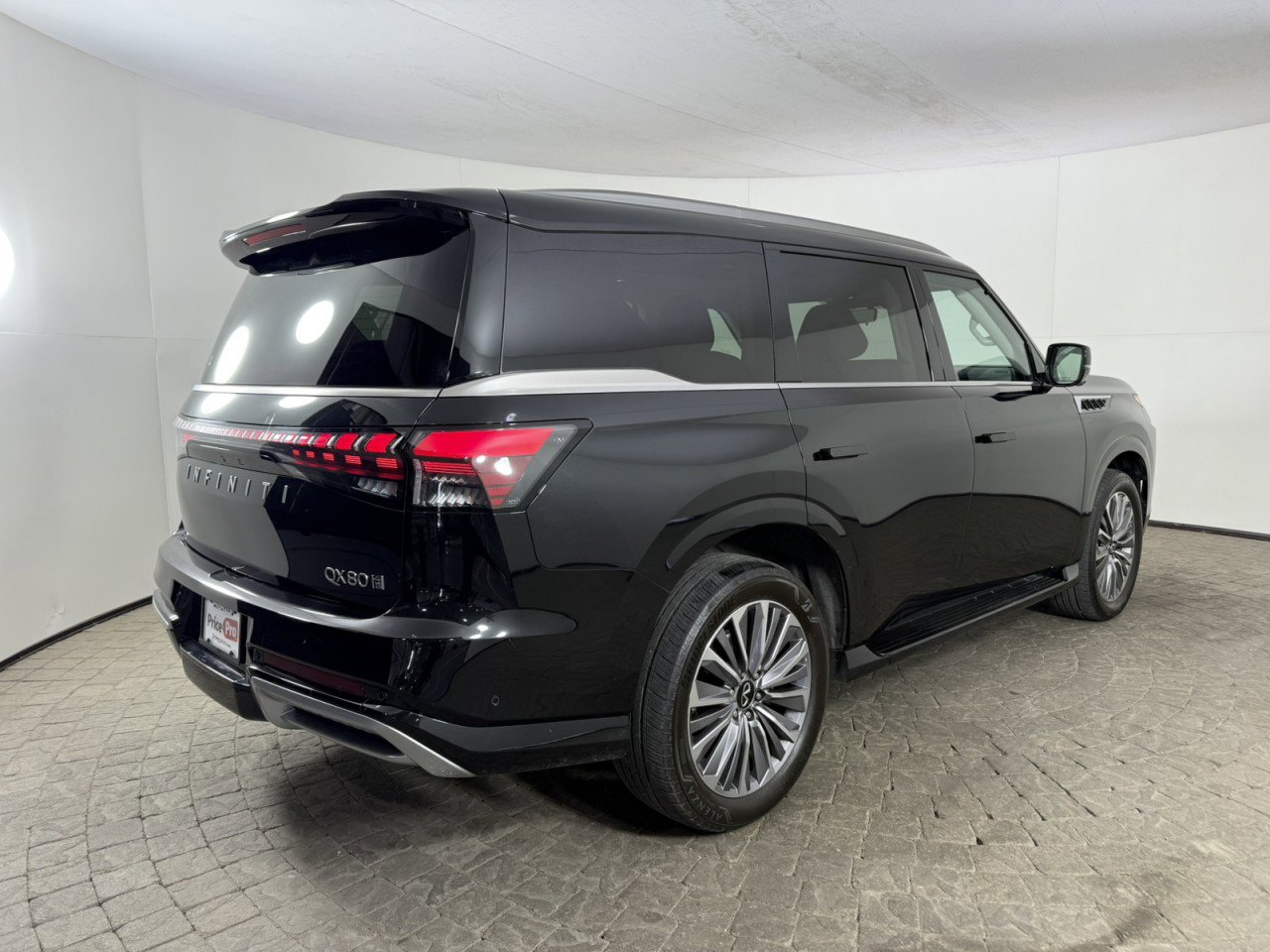 Used 2025 INFINITI QX80 Sensory AWD/4WD image 9