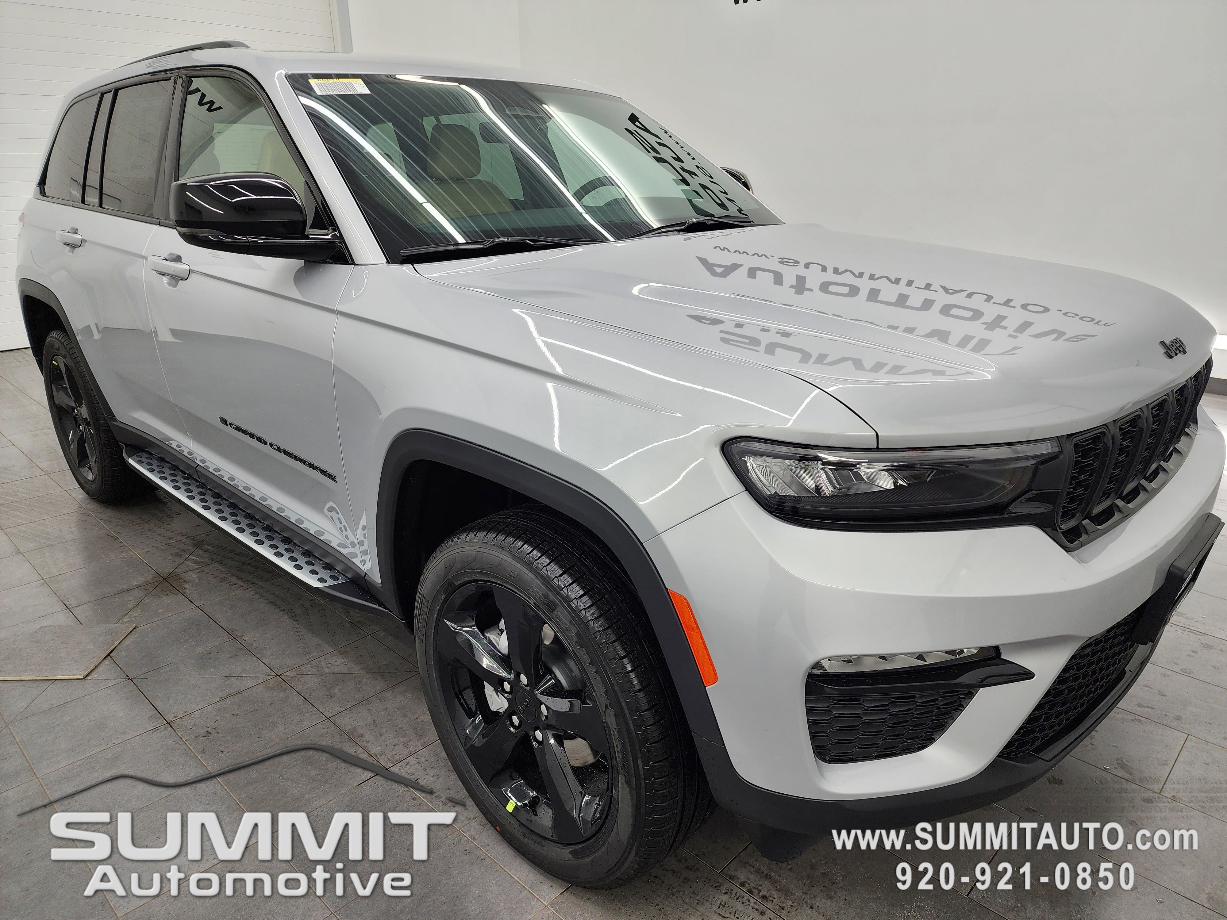 New 2025 Jeep Grand Cherokee Limited w/ Black Appearance Package image 2