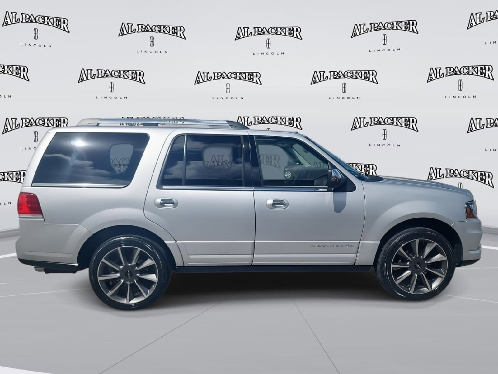 Used 2017 Lincoln Navigator Reserve image 6
