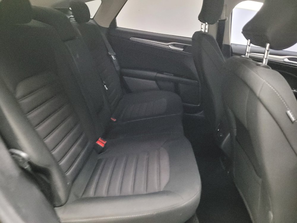 Used 2017 Ford Fusion SE w/ Fusion SE Technology Package FWD image 19