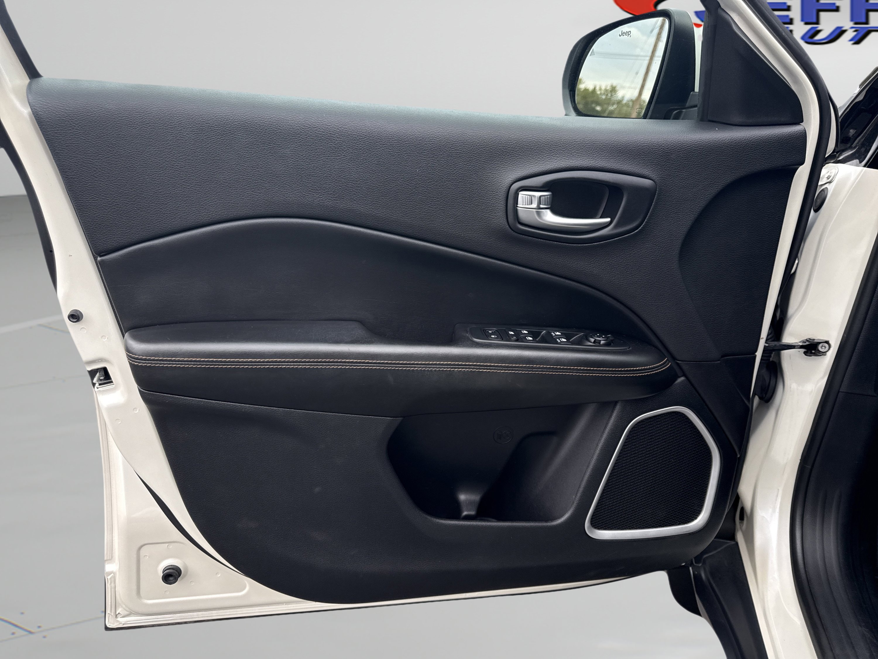 Used 2018 Jeep Compass Limited w/ Navigation Group image 14