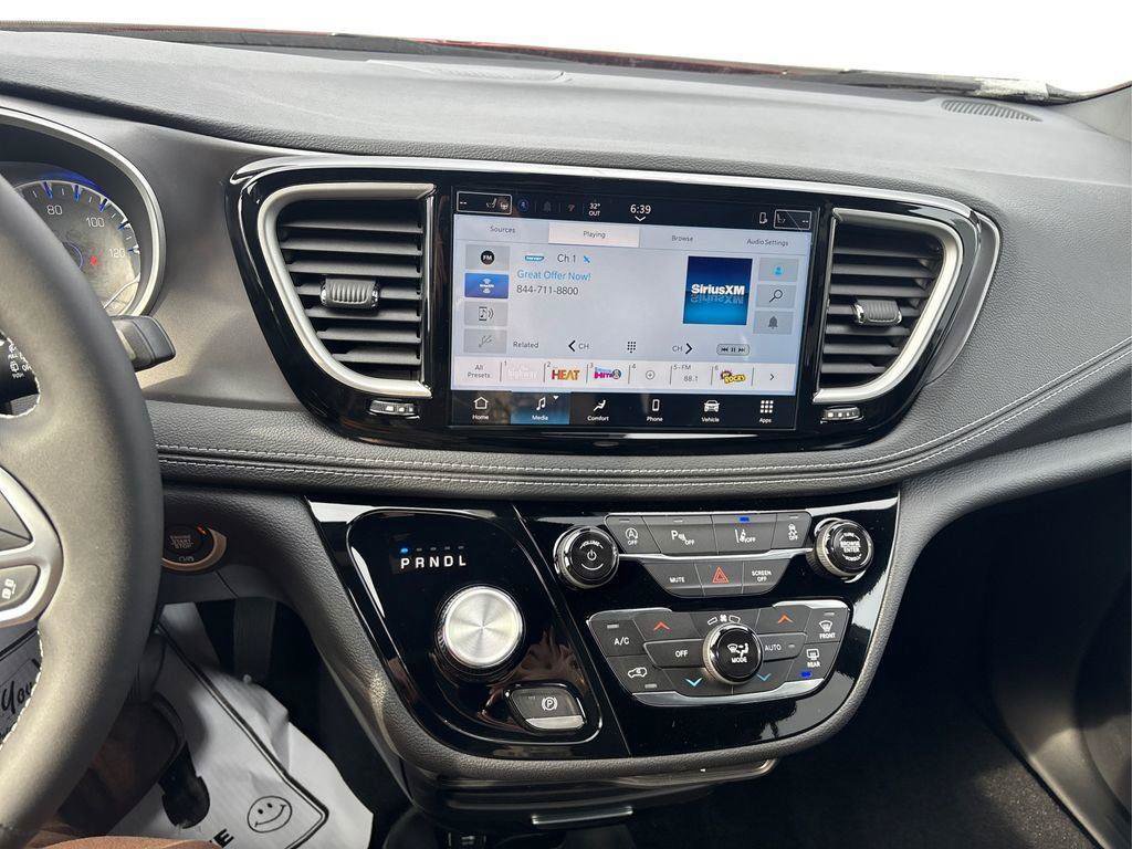 New 2026 Chrysler Pacifica Select FWD image 16