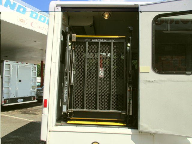 Used 2013 Ford E-450 and Econoline 450 Super Duty w/ Shuttle Bus Prep Pkg RWD image 30
