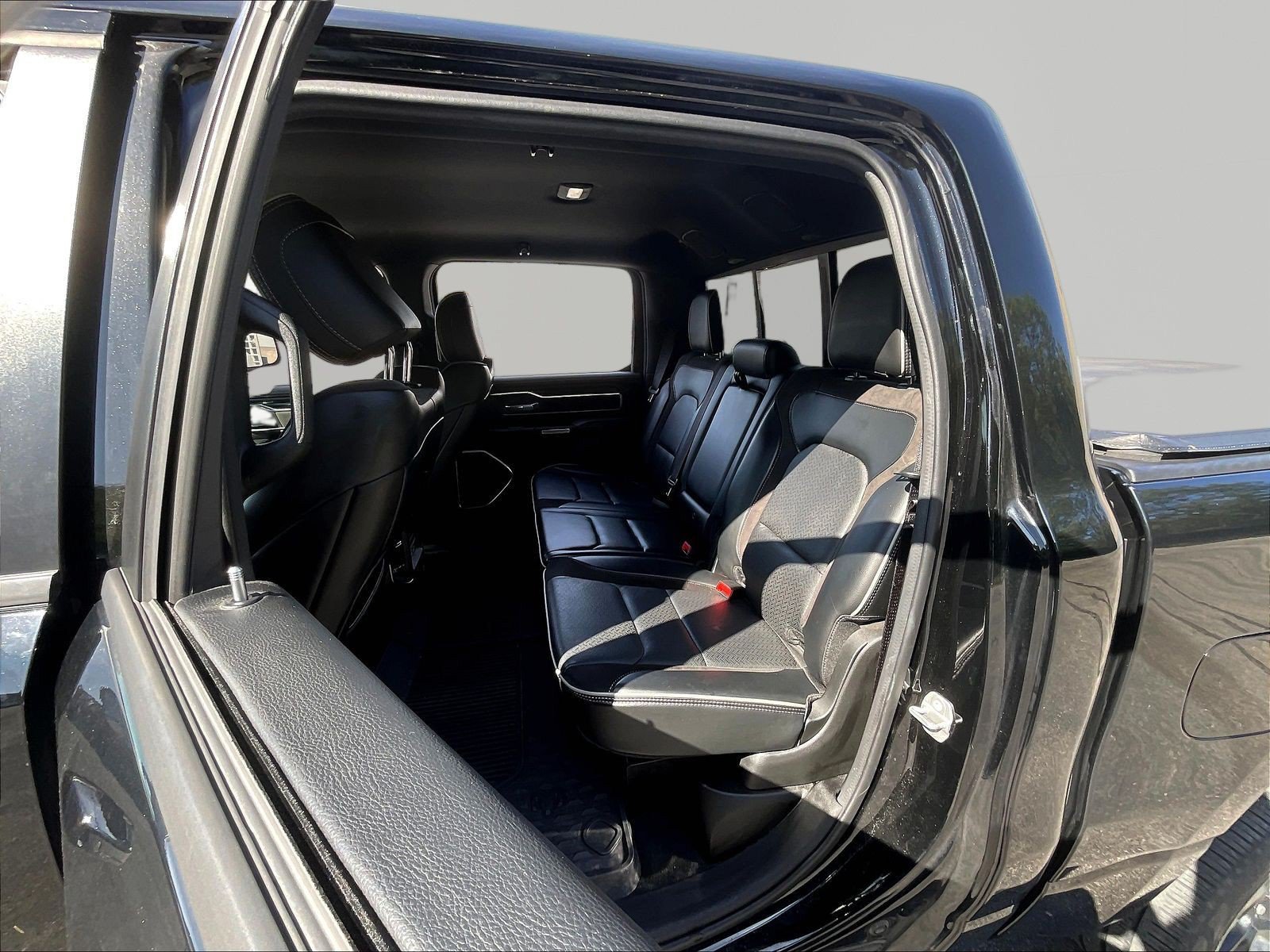 Used 2023 RAM 1500 Laramie AWD/4WD image 23