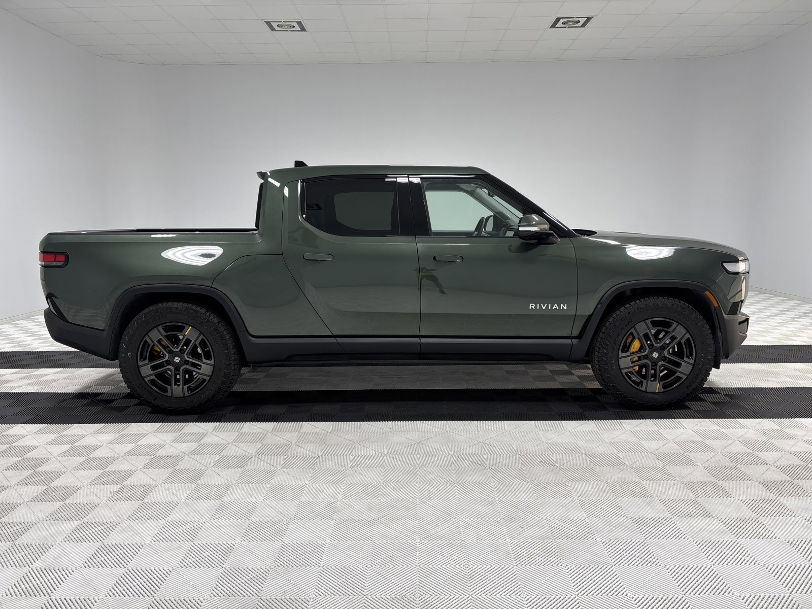 Used 2023 Rivian R1T Adventure image 6
