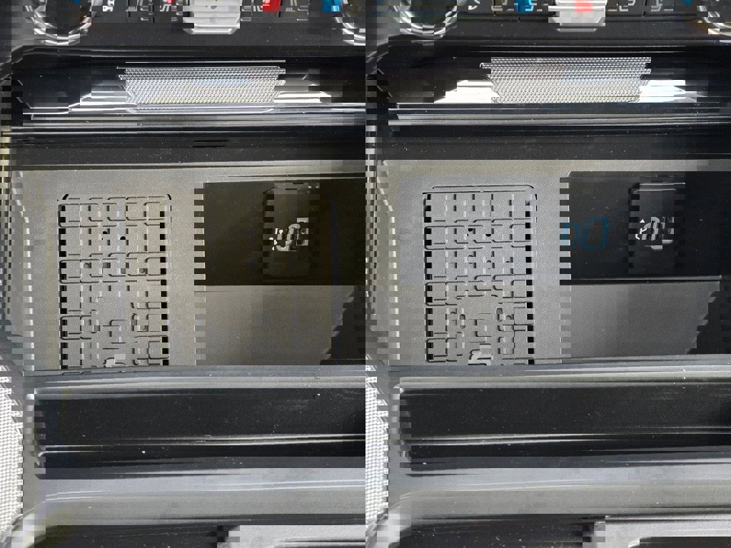 New 2025 Ford F350 Lariat w/ Lariat Ultimate Package image 17