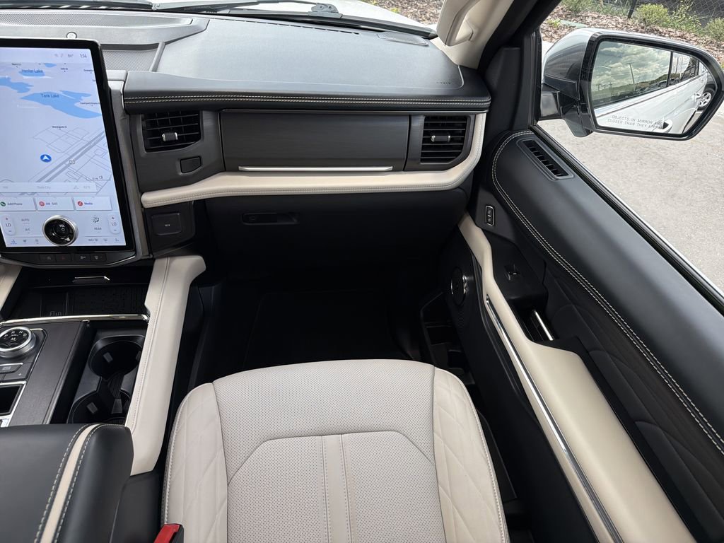 Used 2024 Ford Expedition Platinum RWD image 15