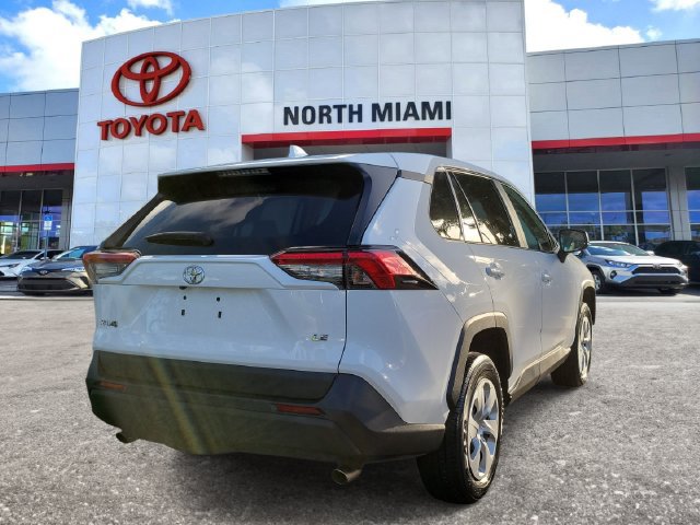 Used 2023 Toyota RAV4 LE FWD image 4