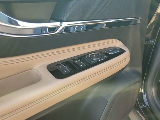 Used 2022 Lincoln Corsair Reserve w/ Equipment Group 201A image 14