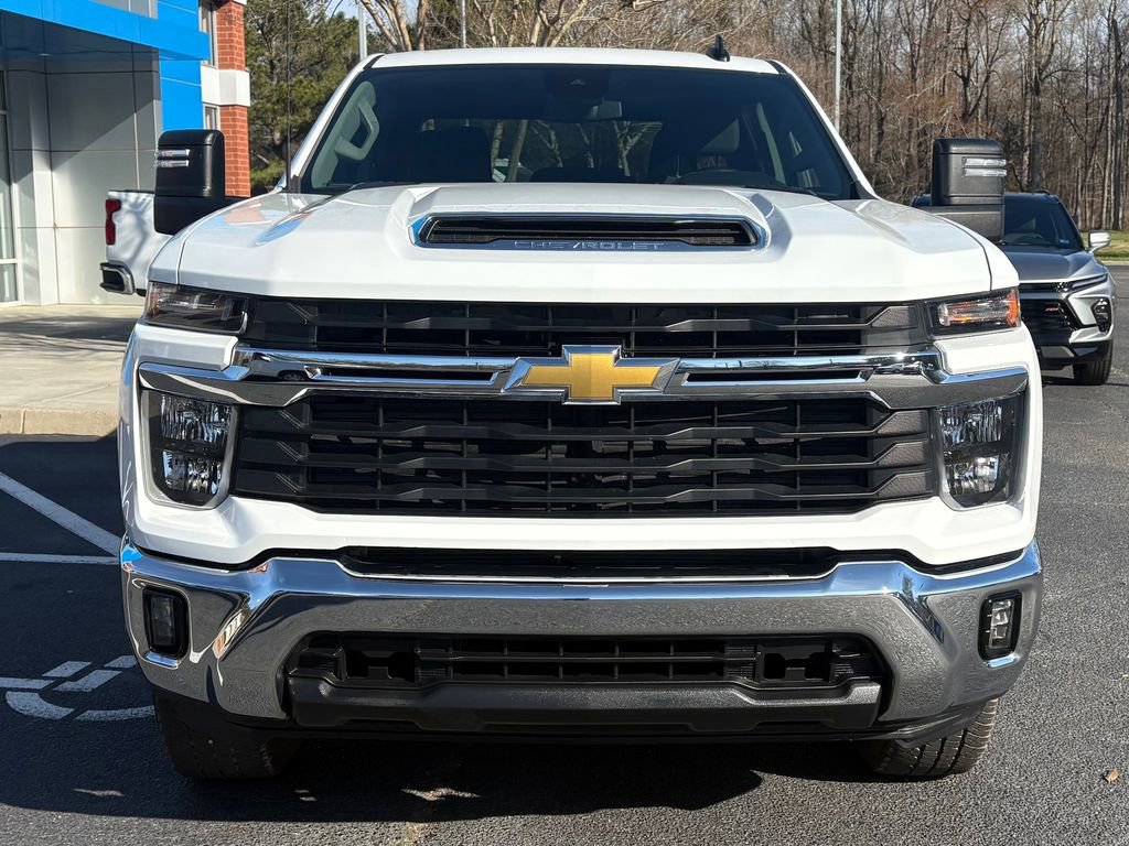 Used 2025 Chevrolet Silverado 2500 LT image 3