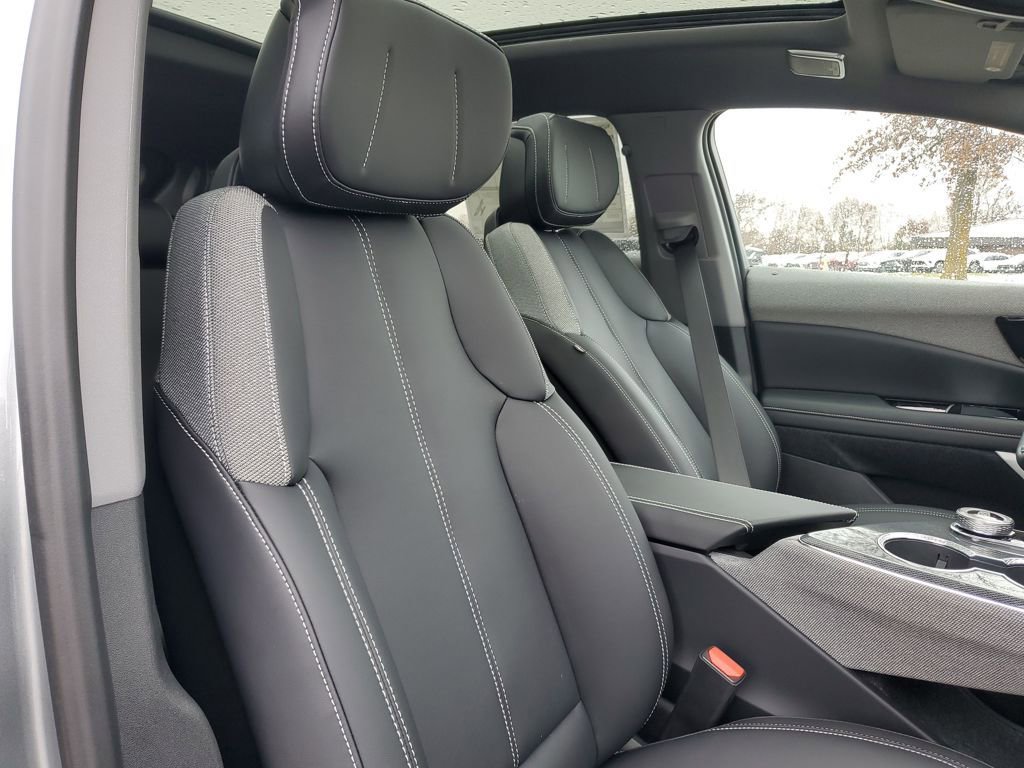 New 2026 Cadillac Optiq Luxury 1 image 30