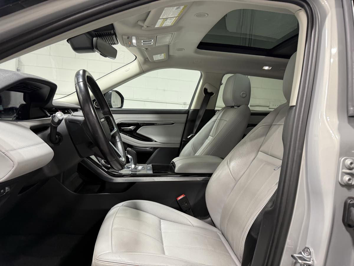 Used 2022 Land Rover Range Rover Evoque SE image 16