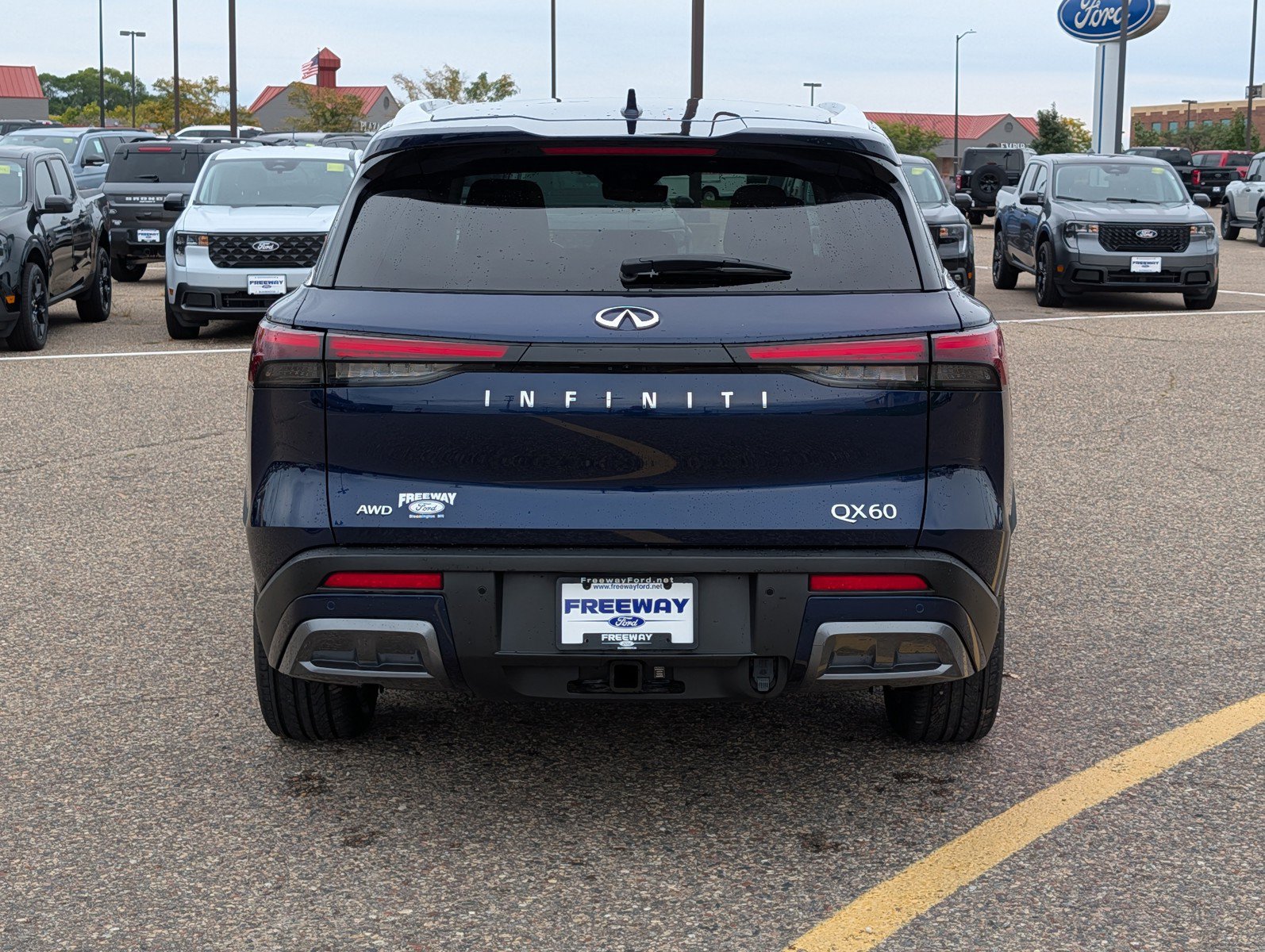 Used 2023 INFINITI QX60 Sensory AWD/4WD image 4