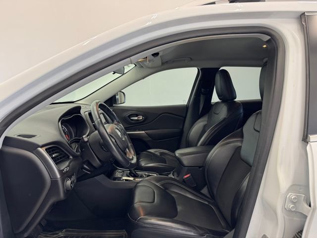 Used 2019 Jeep Cherokee Latitude Plus image 17