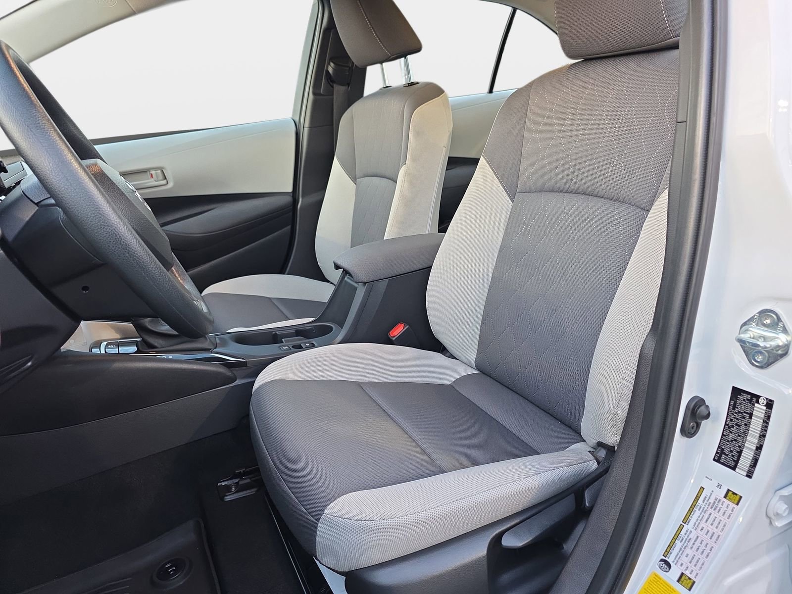 Used 2025 Toyota Corolla LE image 14