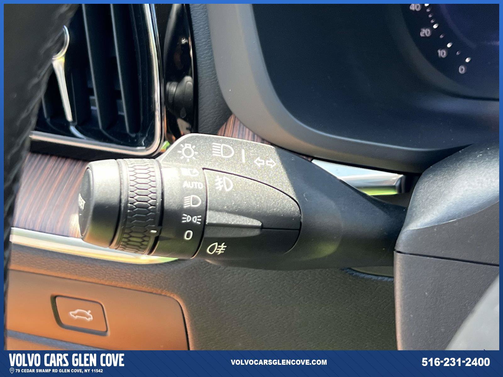Certified 2024 Volvo XC60 B5 Plus w/ Climate Package AWD/4WD image 24