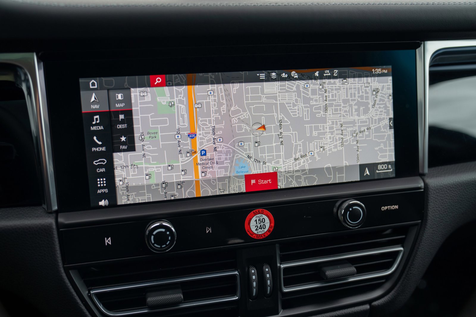 Certified 2025 Porsche Macan image 18