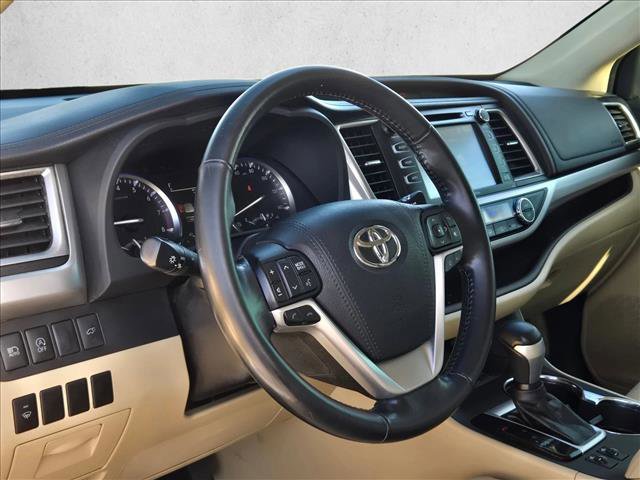 Used 2017 Toyota Highlander XLE image 10