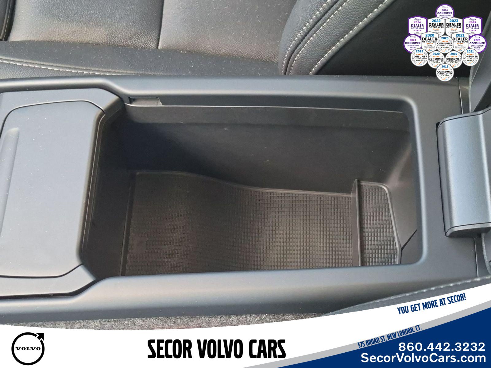 Used 2026 Volvo XC40 B5 Plus AWD/4WD image 16