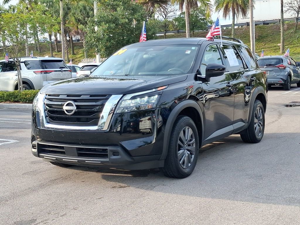 Certified 2024 Nissan Pathfinder SV FWD image 3