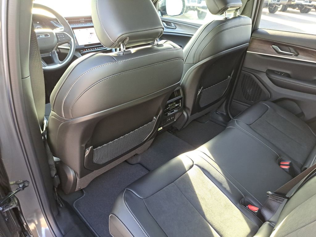 New 2026 Jeep Grand Cherokee Altitude AWD/4WD image 15