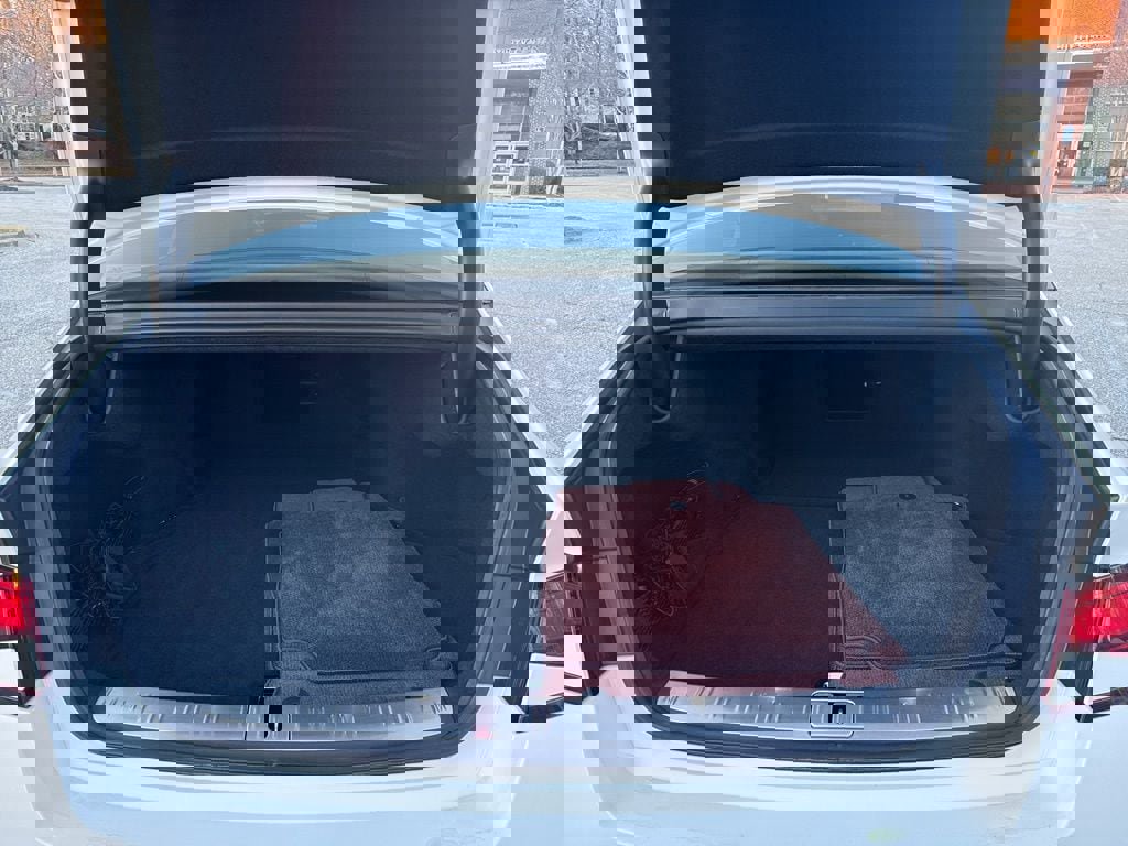 Used 2025 Genesis G90 3.5T image 28