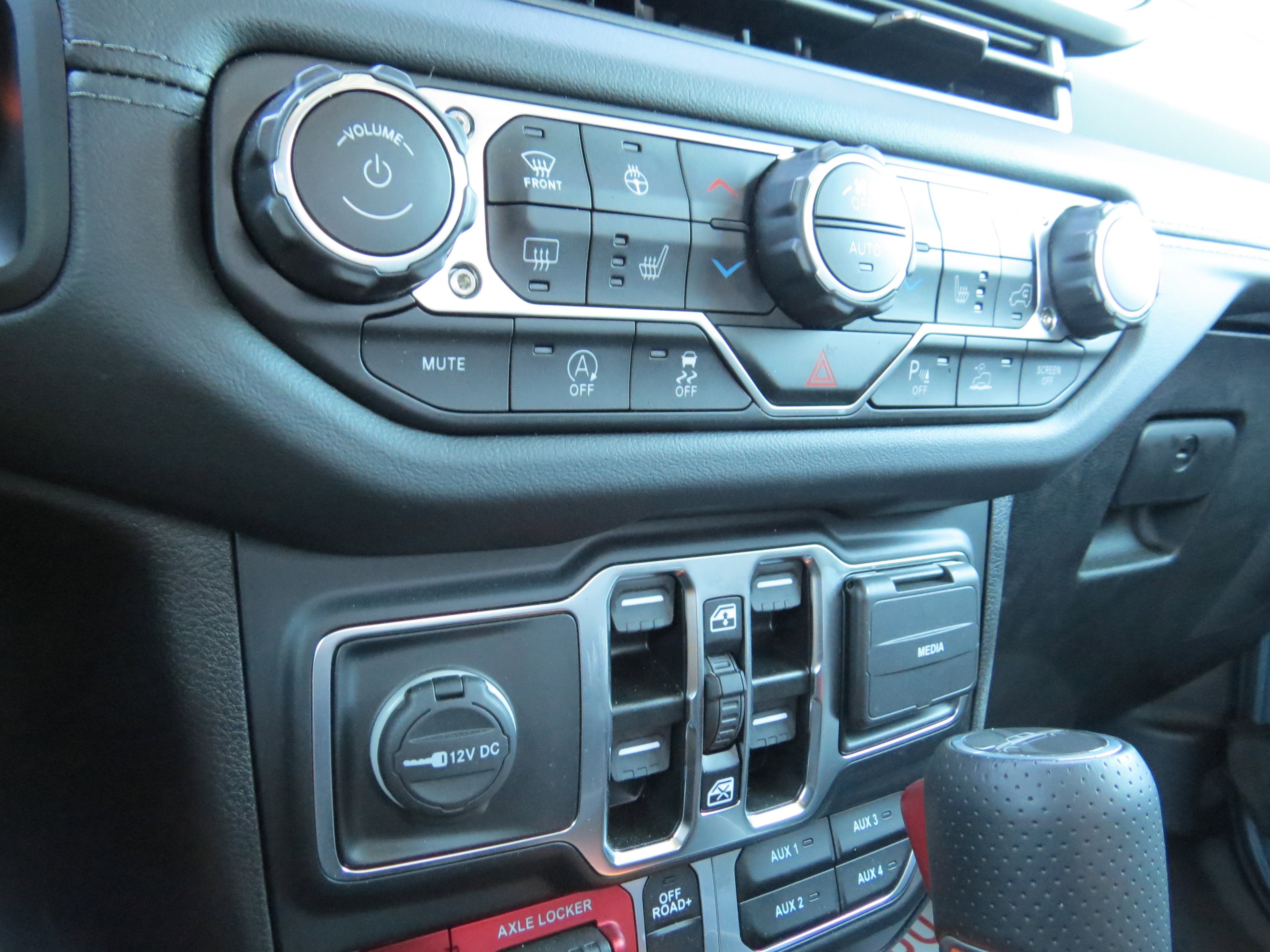 Certified 2024 Jeep Gladiator Mojave image 31