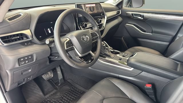 Used 2026 Toyota Highlander Platinum AWD/4WD image 10