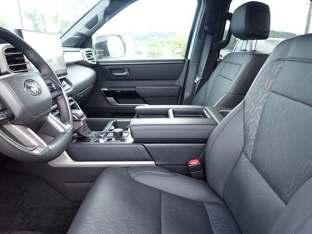 Used 2025 Toyota Tundra Limited AWD/4WD image 11