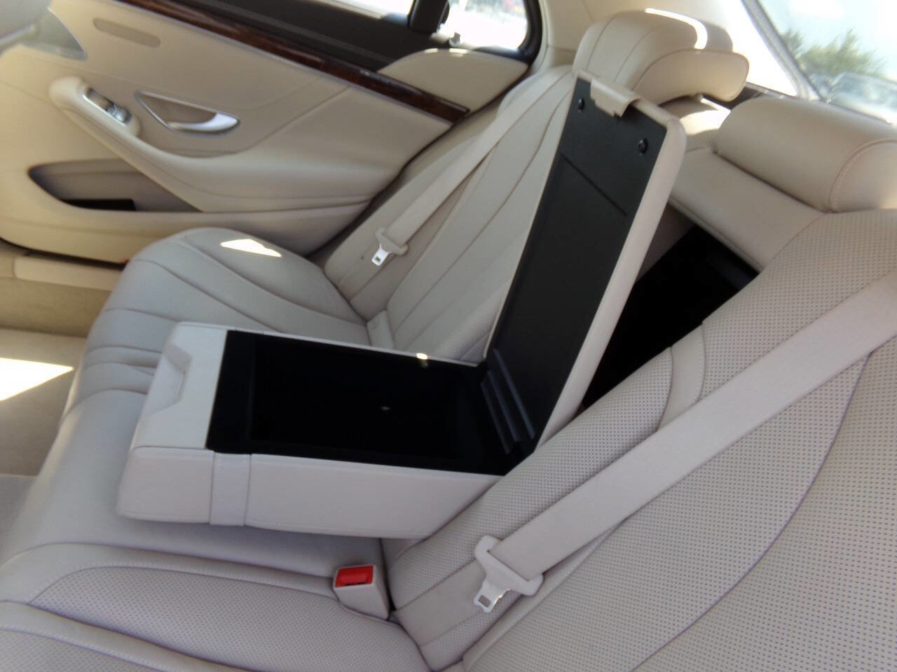 Used 2015 Mercedes-Benz S 550 4MATIC Sedan image 16