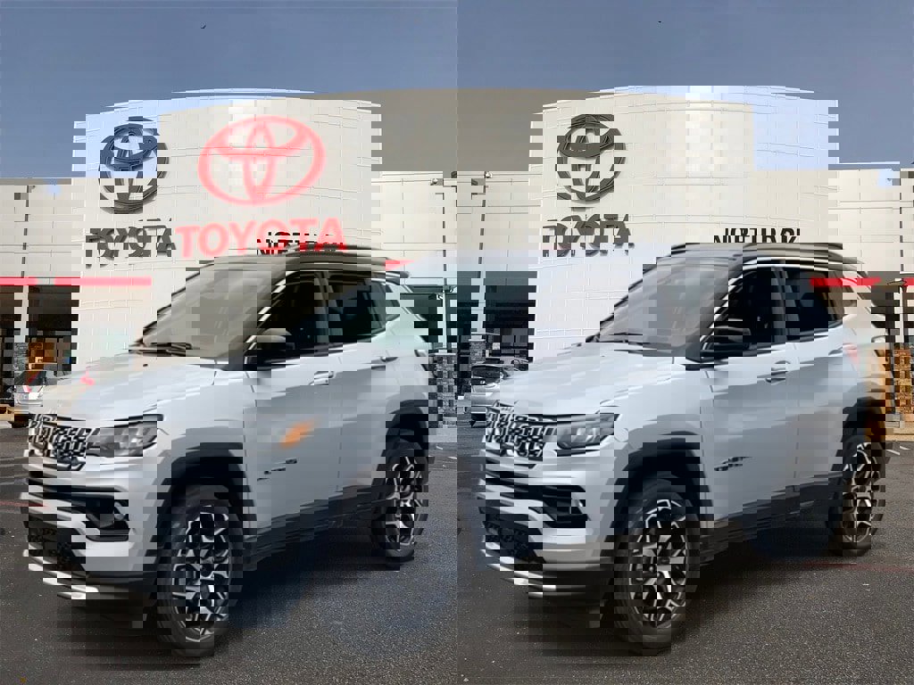 Used 2025 Jeep Compass Limited image 1